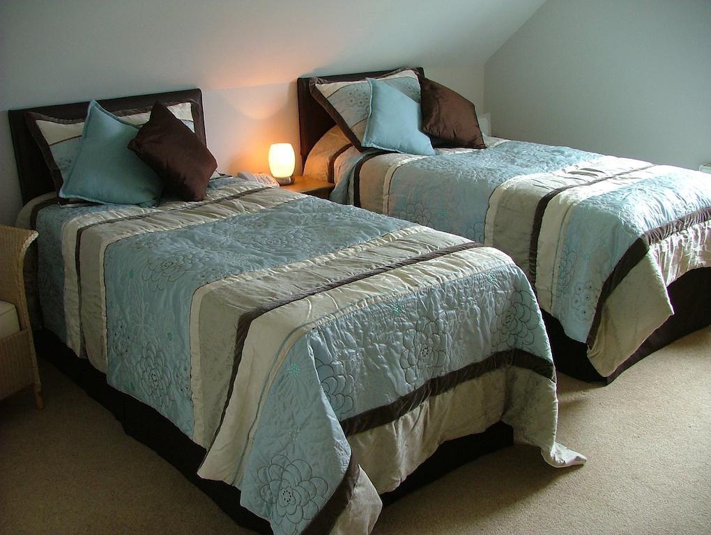 Mead Lodge B&B Коршам Номер фото